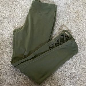 GREEN LEGGINGS WITH LEG DETAIL